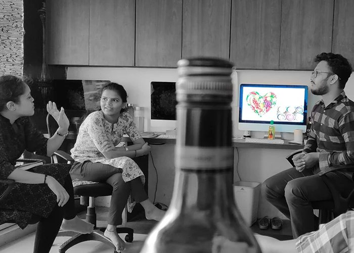 almond-branding-web-about-us-team-brain-stroming